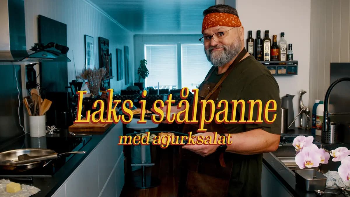 Pannestekte lakseskiver med agurksalat